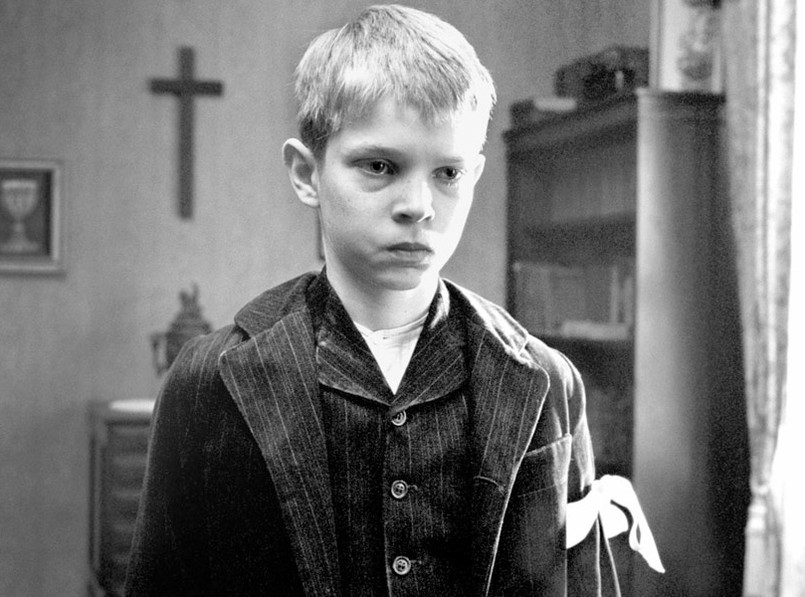 Kadr z filmu "Biała wstążka", reż. Michael Haneke