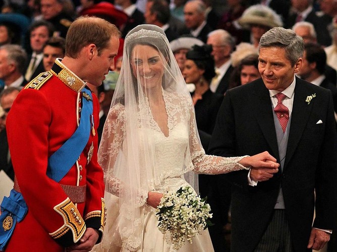 Książę William i Kate Middleton z ojcem