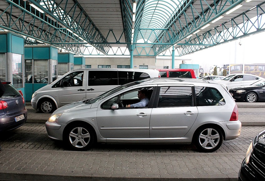 Horgoš, čekanje pet do šest sati