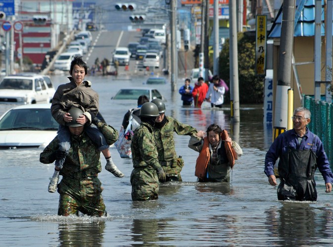 Ewakuacja w mieście Ishinomaki w prefekturze Miyagi