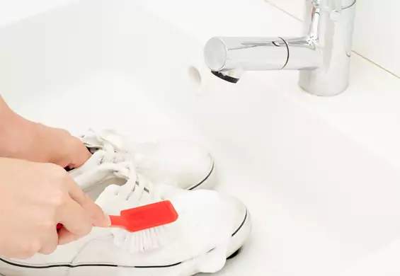 Czy wiesz, jak czyścić śnieżnobiałe sneakersy? Podpowiadamy