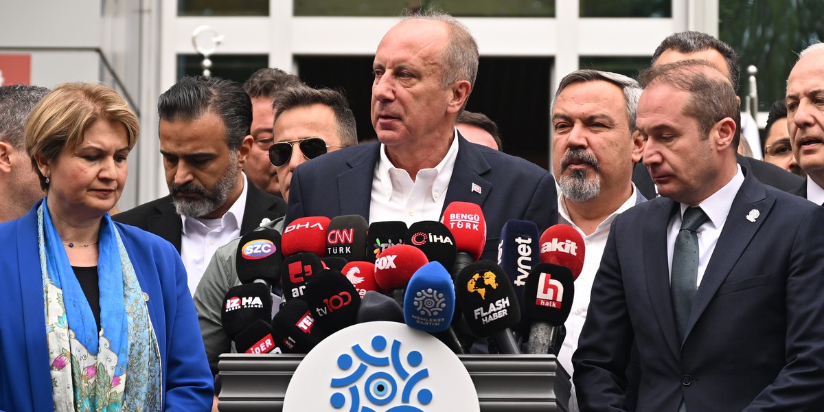 Muharrem Ince podczas konferencji prasowej 11 maja 2023. 