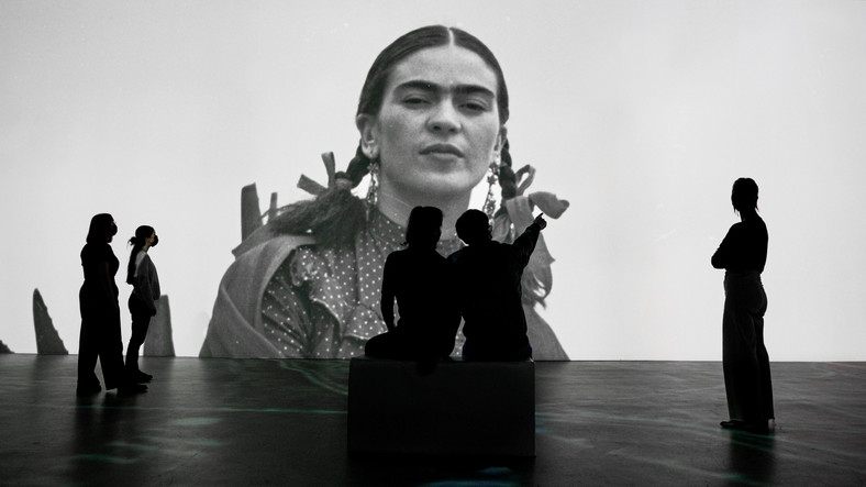 Wystawa immersyjna poświęcona biografii Fridy Kahlo