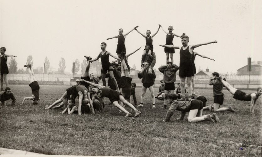 Sekcja gimanstyczna KS WIMA podzcza ćwieczeń, 1934 r.