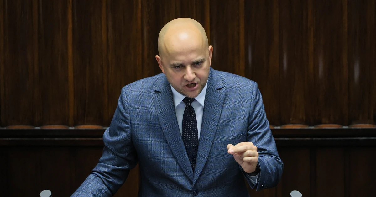 Poseł PiS grozi polskim służbom? "Odstrzelenie" i polityczna burza w tle