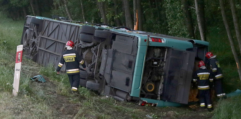 Przewrócił się autobus, wiózł 44 dzieci! Są ranni! – Aktualizacja