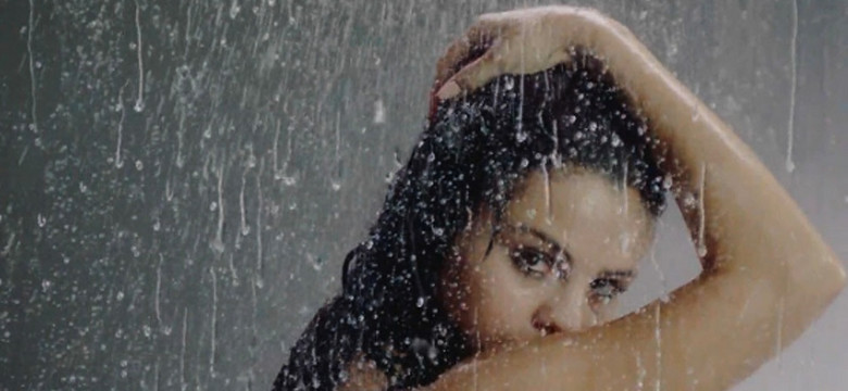 Selena Gomez kusi pod prysznicem [FOTO, WIDEO]