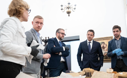 Sensacyjne znalezisko w warszawskiej kamienicy. Bezcenne dokumenty AK i dziennik tajemniczej kobiety