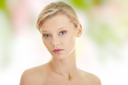 Pokaż się od lepszej strony! Ta połowa twarzy jest ładniejsza