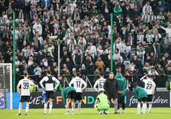 "Rozmowa wychowawcza" kibiców Legii z piłkarzami. W klubie nabrali wody w usta