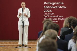 Matura 2024: Barbara Nowacka przestrzega maturzystów przed "fejkami"