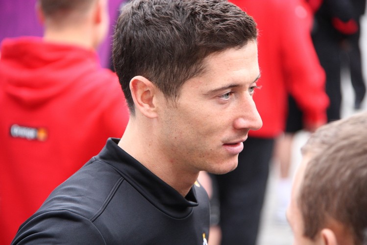 <b>1. Robert Lewandowski</b>
<br>
<br><b>Zawód:</b> piłkarz
<br><b>Wycena reklamodawców:</b>  1 057 000 zł
<br><b>Pozycja w poprzednim rankingu:</b> 3