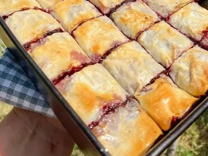 Posna pita sa višnjama i grizom pravi se za tili čas: Dragica Marković ima proveren recept