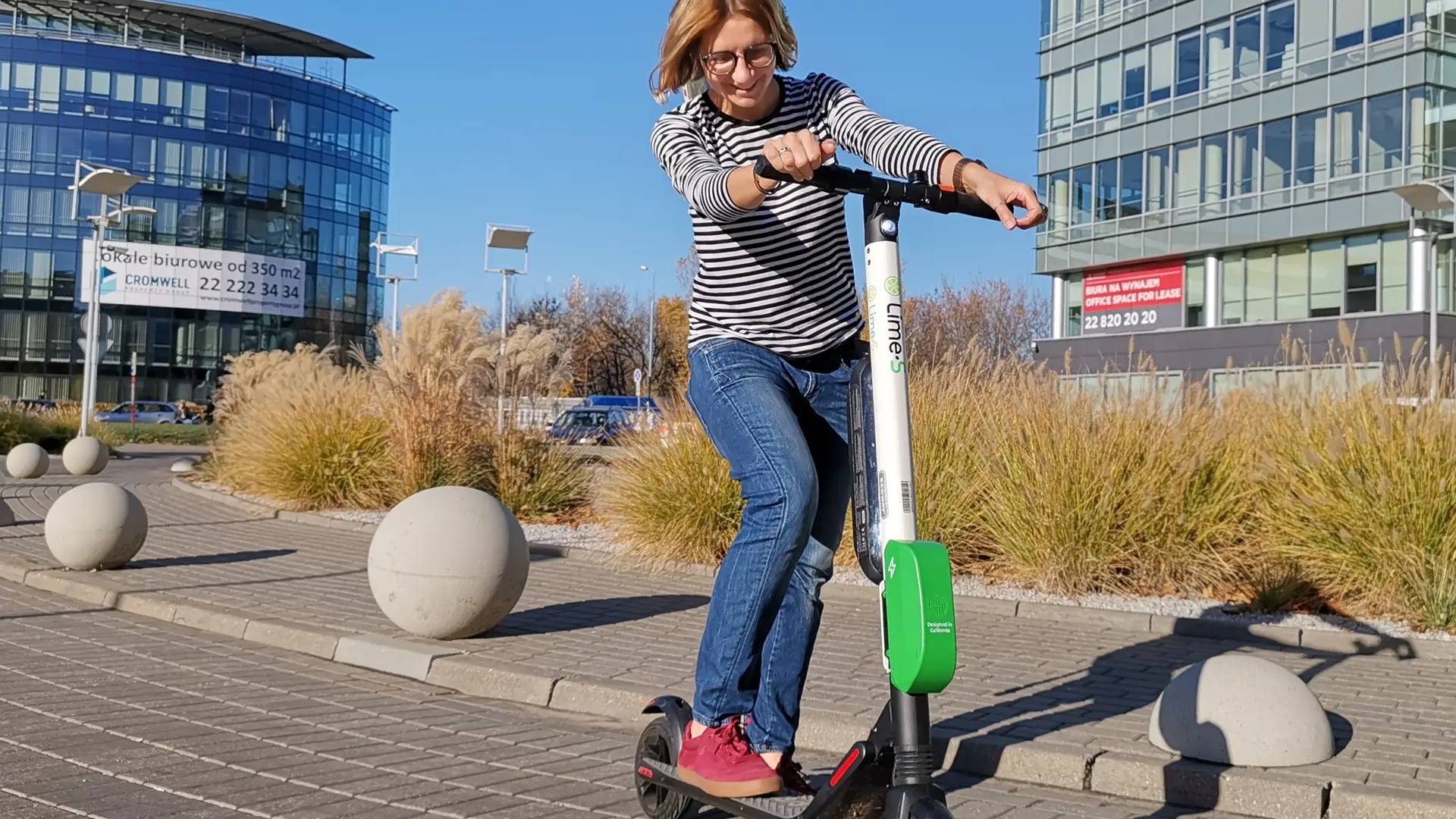 8km/h na chodniku, do 5 tys. złotych kary. Rząd przyśpiesza z przepisami dotyczącymi e-hulajnóg