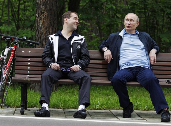 Jednocześnie komentatorzy zwrócili uwagę, że jak przystało na tandem, politycy powinni jeździć na rowerowym tandemie