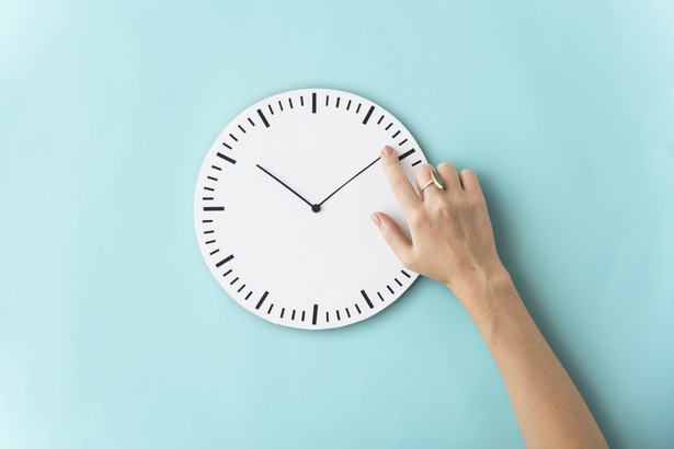 Czy firmy powinny skrócić czas pracy codziennie o godzinę