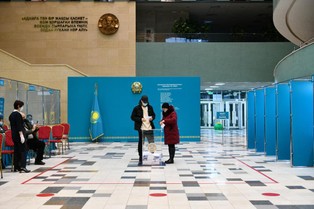 Trwają wybory w Kazachstanie. Prawie 30 proc. kandydatów to kobiety