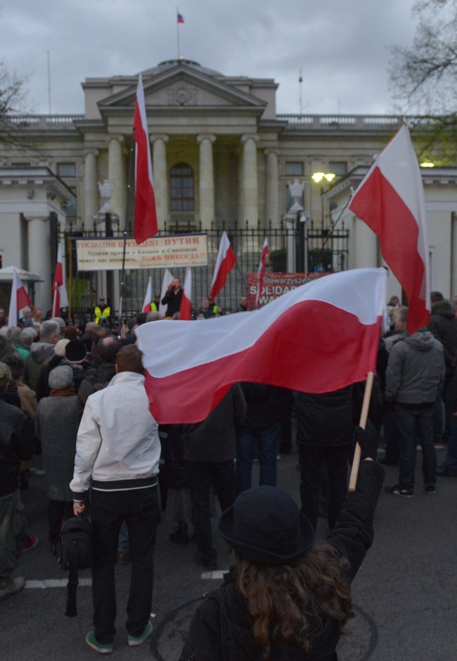 WARSZAWA AMBASADA ROSJI PROTEST ROCZNICA SMOLEŃSKA (demonstracja)