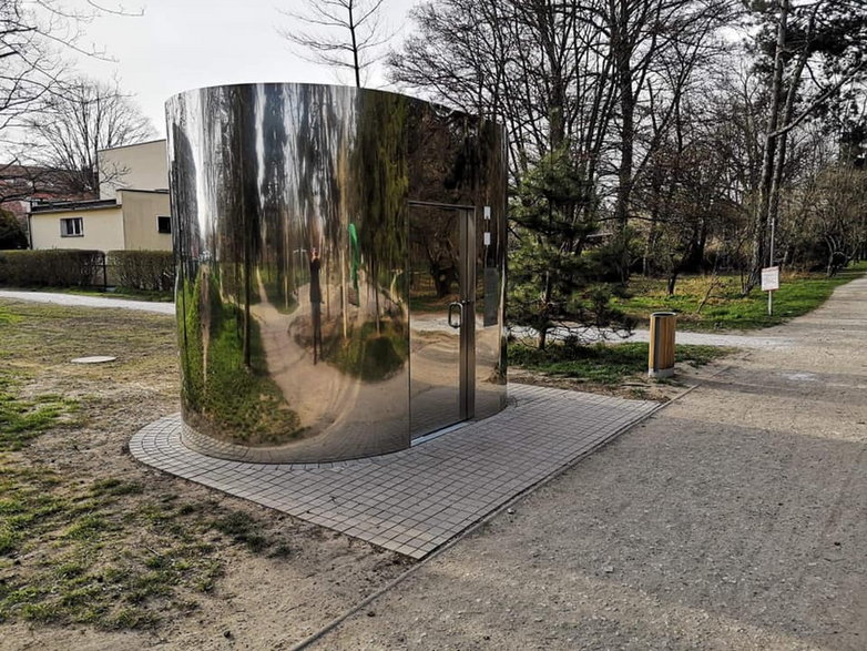 Nietypowe toalety miejskie we Wrocławiu