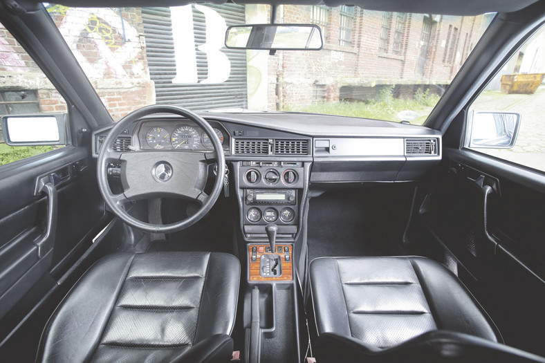 Mercedes 190 E 2.5-16 - Baby-Benz dojrzał dzięki 16V