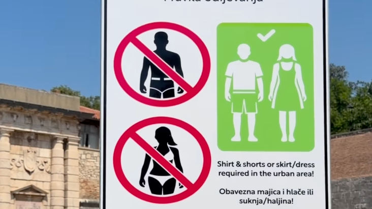 V Zadare si z varovných tabuliek v centre mesta niektorí ťažkú hlavu nerobia. 