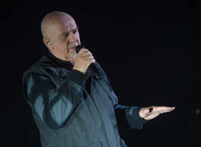 Peter Gabriel podczas koncertu w Łodzi