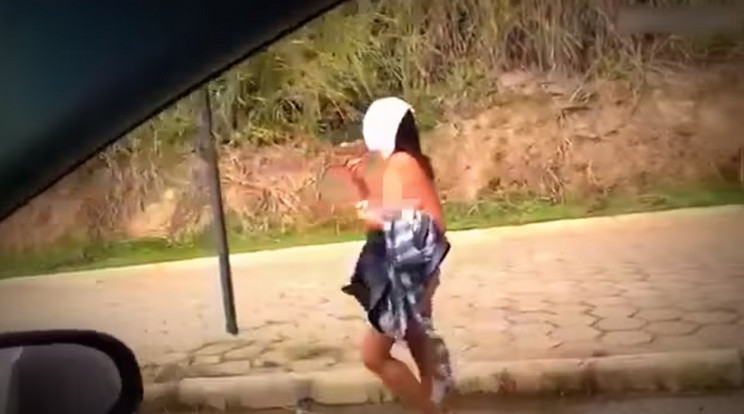 Meztelenül sétálgatott egy brazil nő