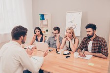 „Boys club” w pracy. Rekruterka ujawnia mroczne kulisy rekrutacji