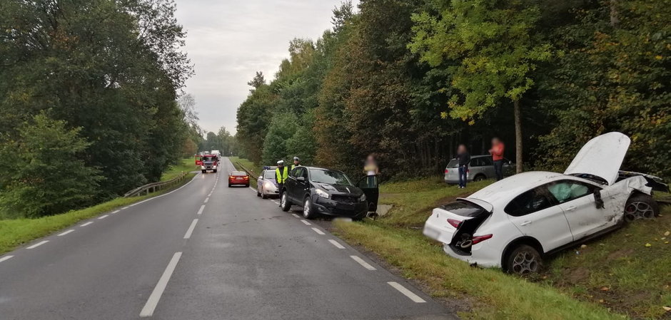 Na DK 51 zderzyły się dwa auta osobowe