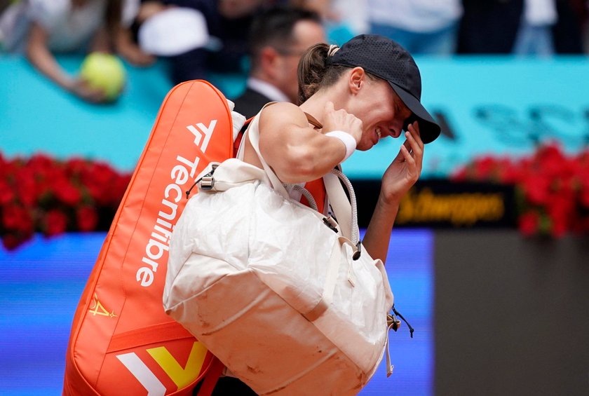 Iga Świątek opuszczała kort ze łzami. 