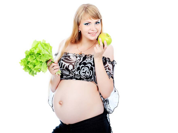 Dylematy przyszłej mamy, czyli co jeść i pić w ciąży?