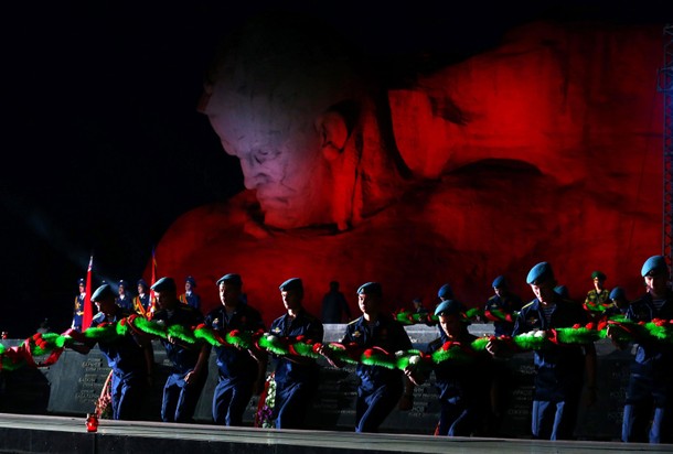 Belarussian cadets take part in a wreath laying ceremony at the memorial at Hero Fortress as they ma