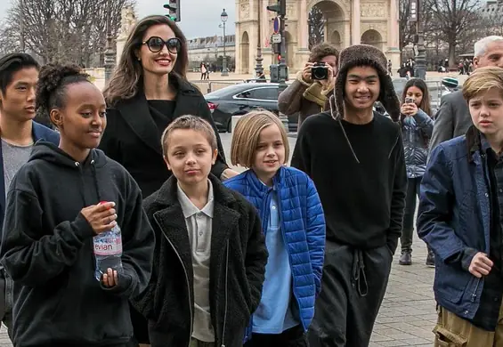 Angelina Jolie może stracić prawo do opieki nad dziećmi, bo utrudnia im kontakt z ojcem