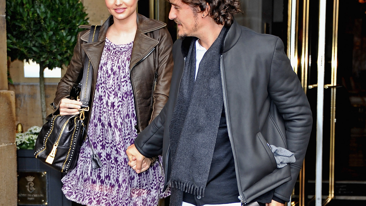 Miranda Kerr i Orlando Bloom na pokazie marki Balenciaga