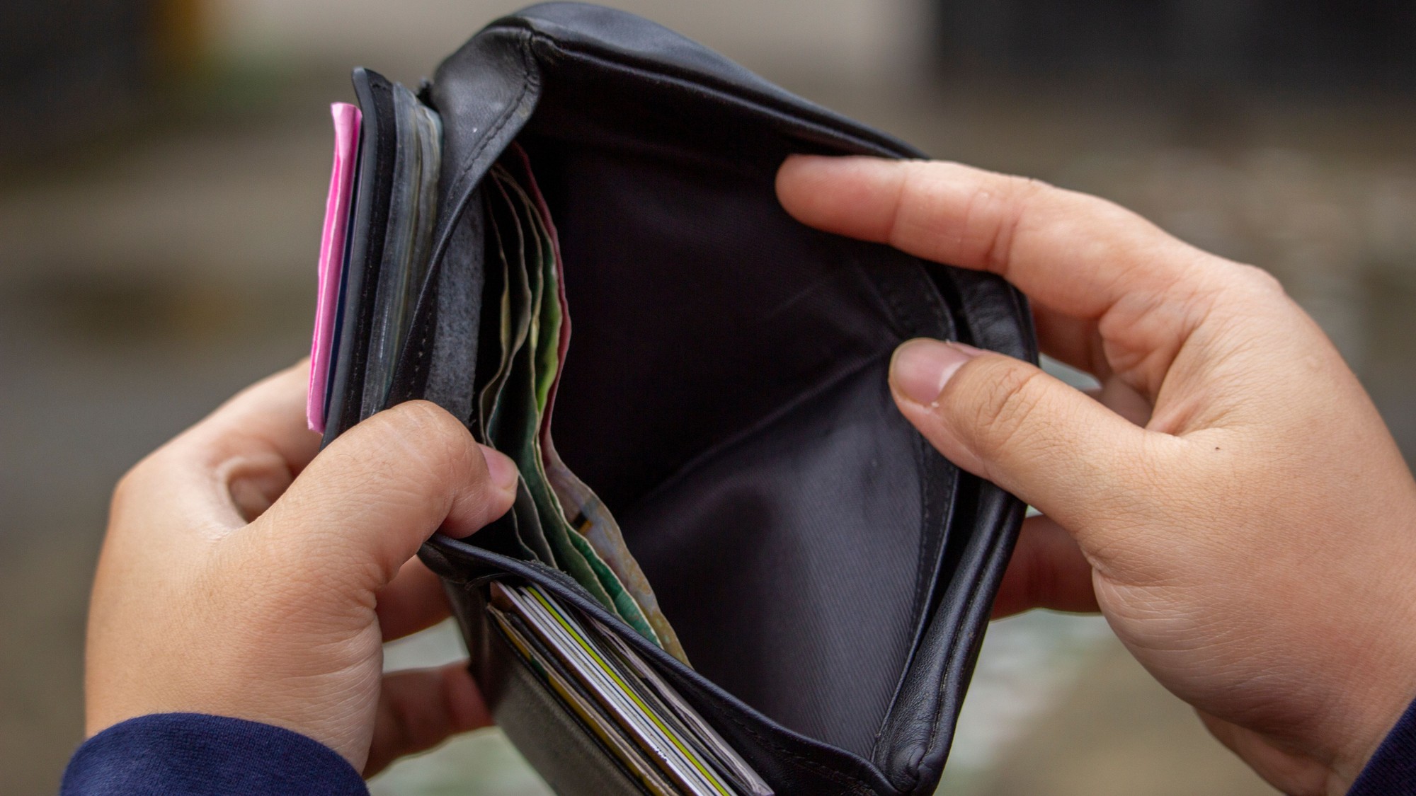 Prázdna peňaženka a vyčerpané úspory. Štát podľa RRZ minul všetky finančné rezervy na krízy.