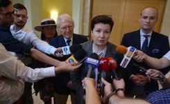 Gronkiewicz-Waltz: Bartoszewski powinien być wyczytany w apelu pamięci. Jeśli nie, trudno, to decyzja szefa MON