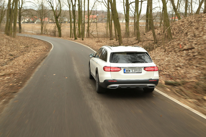 Volvo V90 Cross Country kontra Mercedes All-Terrain - który jest lepszy na każdą drogę?