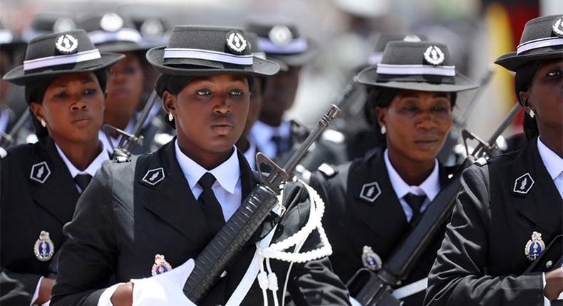 Des femmes gendarmes défilent lors de la fête de l'indépendance, le 4 Avril 2019.