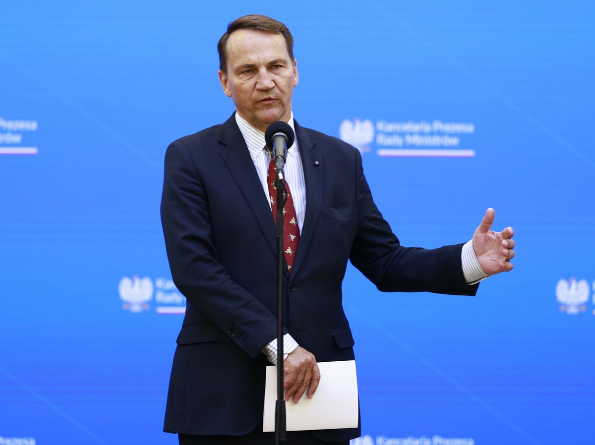 Rada Gabinetowa. Sikorski skomentował weto prezydenta dla pomocy Ukraińcom