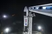 NASA SpaceX Crew-2 - Falcon 9 z kapsułą Dragon i platformą, którą wchodzili astronauci