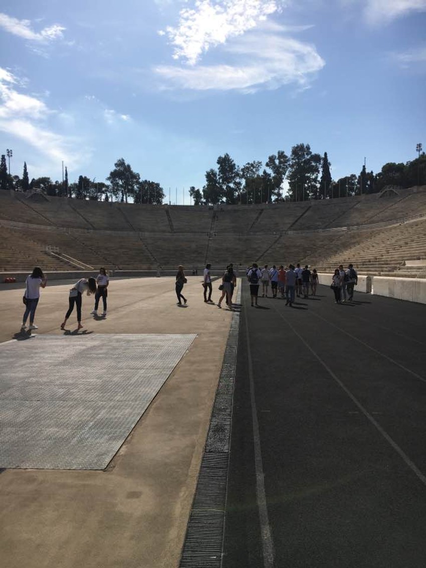 Kruševački maturanti u obilasku Olimpijskog stadiona 