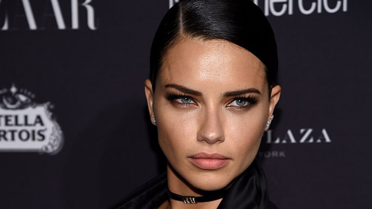 Adriana Lima, jedna z najpopularniejszych brazylijskich modelek, żona koszykarza Marko Jaricia, z którym wciąż jest w separacji, rzadko wrzuca do sieci swoje roznegliżowane zdjęcia. Tym razem postanowiła zrobić wyjątek.