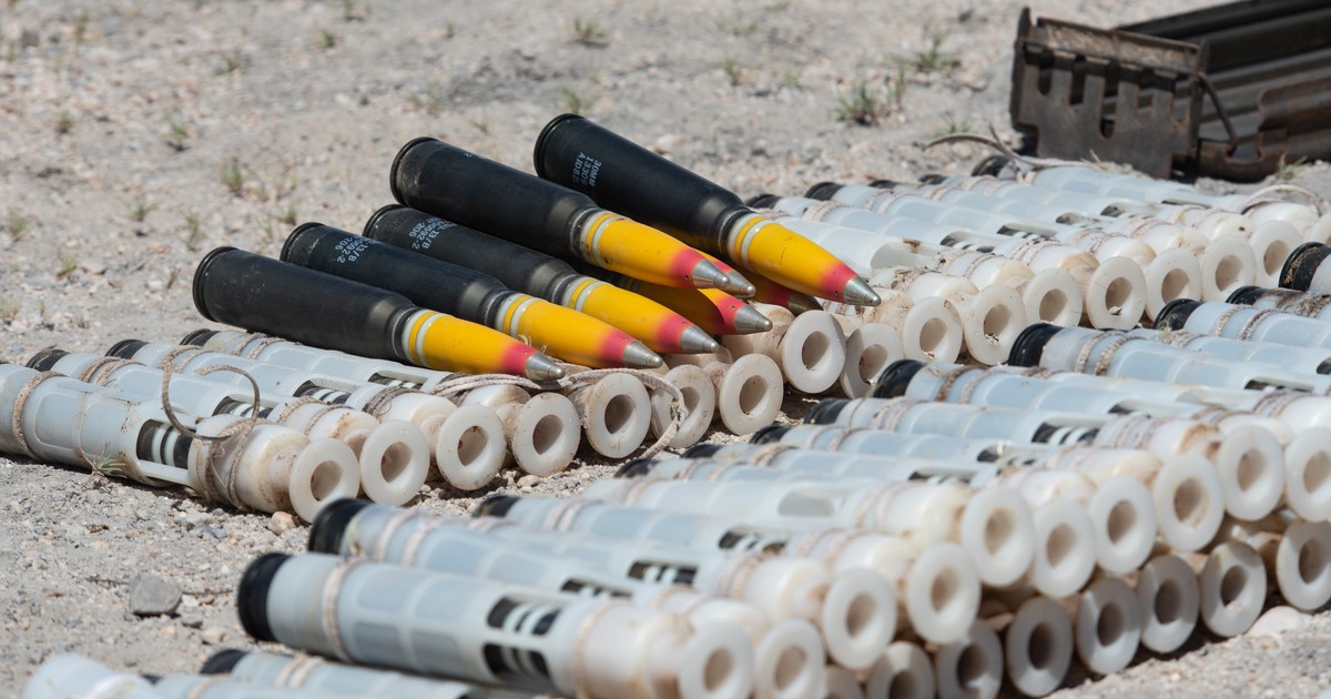 Ukraine's getting depleted-uranium tank rounds that can punch holes in ...