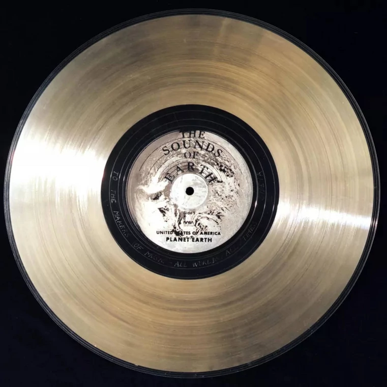 Jedna z płyt Golden Records znajdujących się na pokładzie sond Voyager