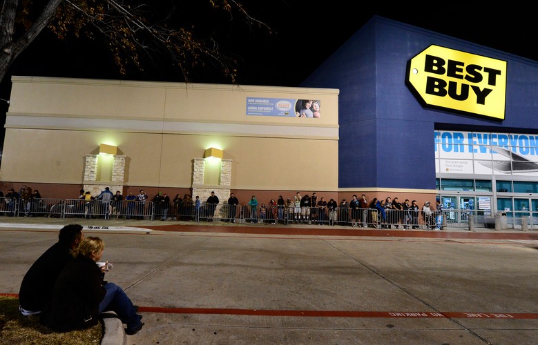 Czarny piątek - szał wyprzedaży w USA