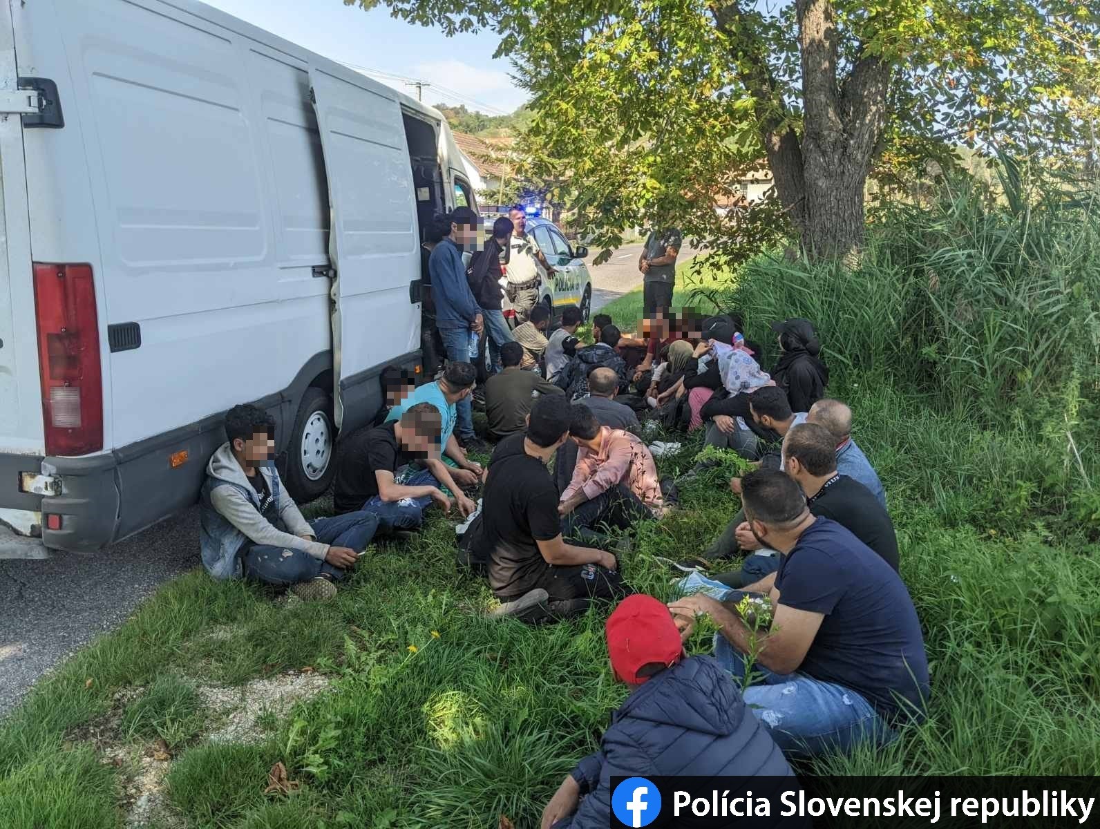 Srbský prevádzač mal v dodávke 36 nelegálnych migrantov. 