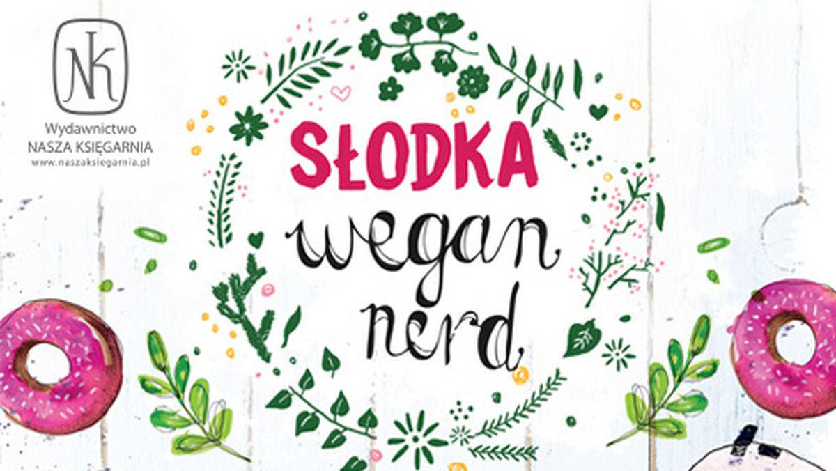 14 listopada ukazała się nowa książka jednej z najpopularniejszych i najczęściej nagradzanych polskich blogerek kulinarnych. Tym razem "Wegan Nerd" proponuje nam… coś słodkiego. Jej fascynująca, oszałamiająca smakami, kolorami i fakturami książka to prawdziwe odkrycie nie tylko dla wegan, lecz także dla wszystkich, którzy pragną żyć zdrowiej, nie chcą krzywdzić zwierząt, a w dodatku uwielbiają bezkarnie łasować.