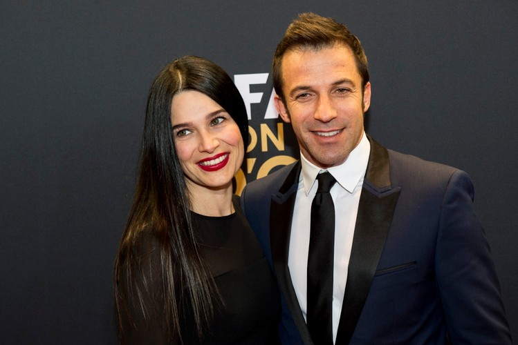 Słynni piłkarze i ich piękne żony na gali FIFA