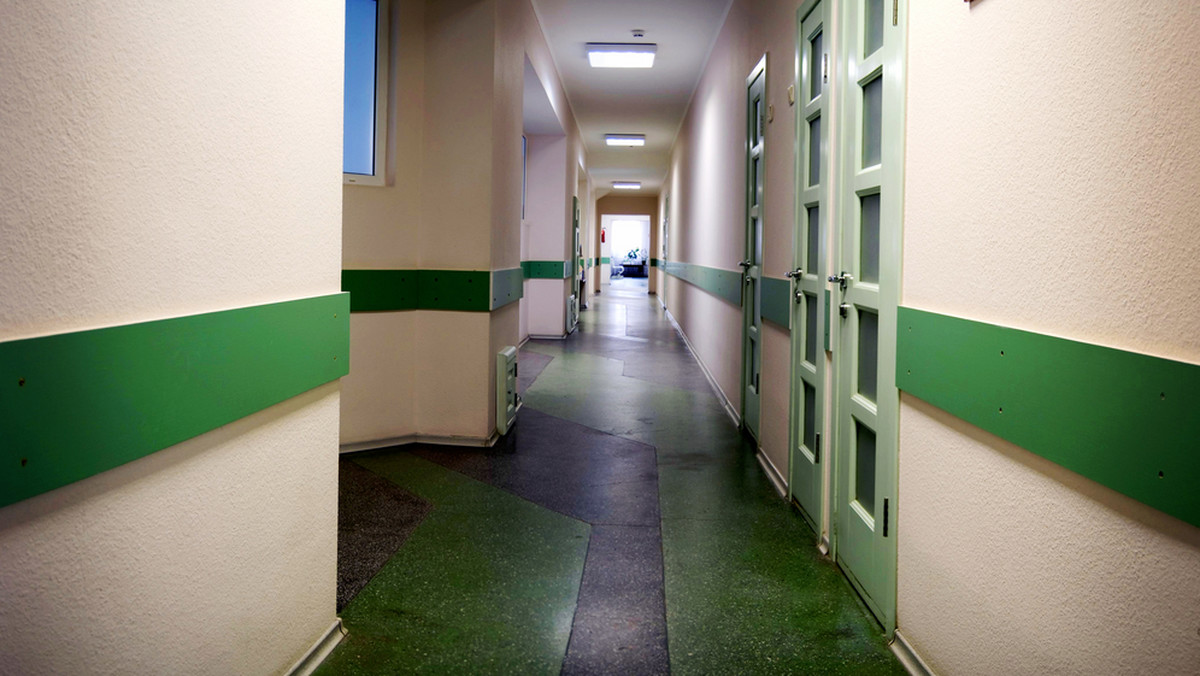 Pielęgniarki z Centrum Zdrowia Dziecka w Warszawie strajkują. O 9.00 rozpoczęły się rozmowy pielęgniarek z dyrekcją szpitala. Wczorajsze negocjacje zakończyły się fiaskiem.
