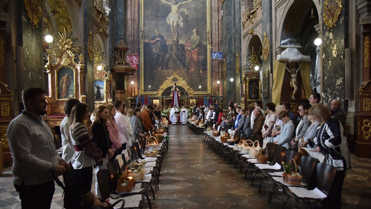 "Kolejna Wielkanoc bez pewności, czy wrócimy z mszy". Poruszające słowa biskupa z Ukrainy